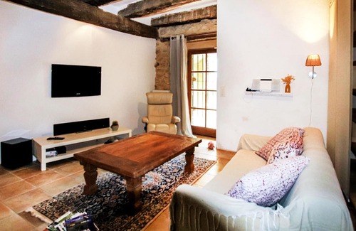 Simiane-la-Rotonde House | This house is fantastically located in the heart of the Luberon Regional Park, between the magnifice