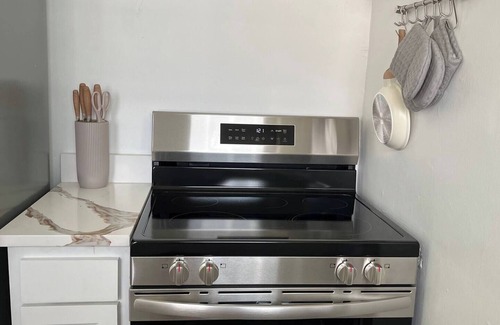 Hillsboro West End House | This house is a 2 bedroom(s), 1 bathrooms, located in Nashville, TN.