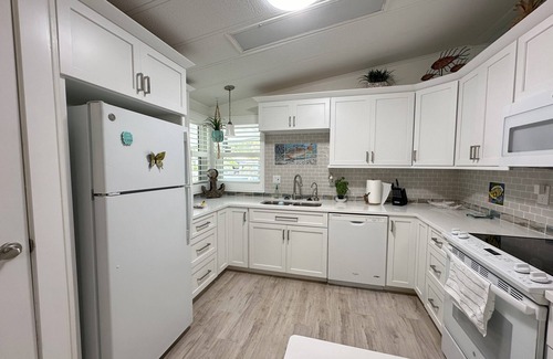 Sarasota House | This house is a 2 bedroom(s), 2 bathrooms, located in Sarasota, FL.
