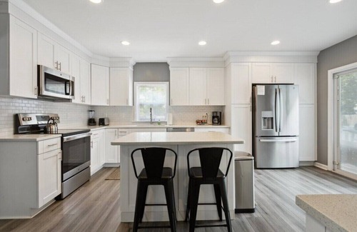 Buckroe Beach House | This house is a 2 bedroom(s), 2 bathrooms, located in Hampton, VA.