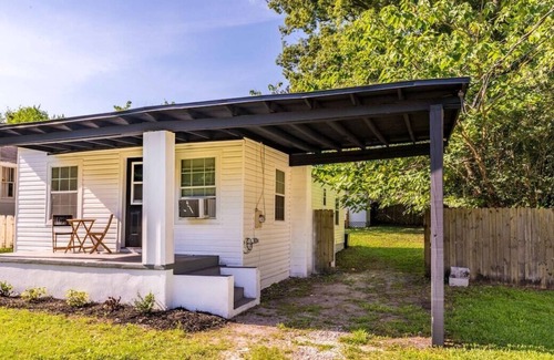 Avondale House | This house is a 2 bedroom(s), 1 bathrooms, located in Jacksonville, FL.