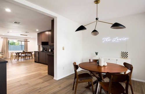 Village Grove House | This house is a 3 bedroom(s), 3 bathrooms, located in Scottsdale, AZ.