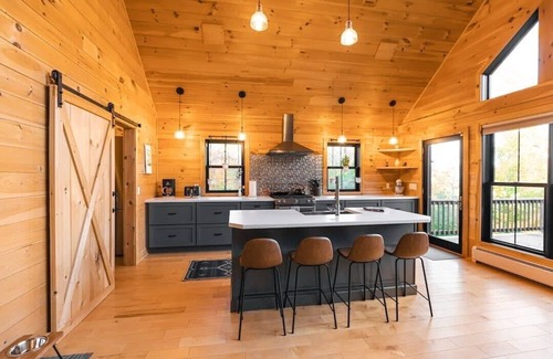 Sunderland House | This house is a 3 bedroom(s), 3 bathrooms, located in Sunderland, VT.