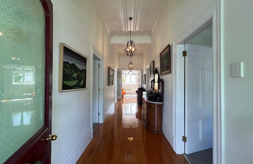 Devonport House | This house is a 3 bedroom(s), 2 bathrooms, located in Auckland, Auckland.