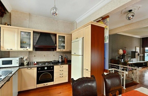 Arnavutkoy House | This house is a 3 bedroom(s), 2 bathrooms, located in Beşiktaş, İstanbul.