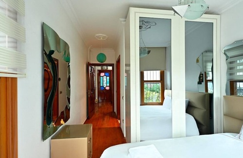 Arnavutkoy House | This house is a 3 bedroom(s), 2 bathrooms, located in Beşiktaş, İstanbul.