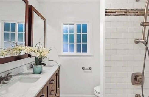 Crescenta Highlands House | This house is a 3 bedroom(s), 3 bathrooms, located in Glendale, CA.
