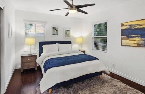 Crescenta Highlands House | This house is a 3 bedroom(s), 3 bathrooms, located in Glendale, CA.
