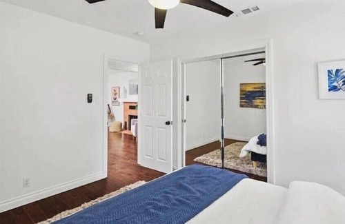Crescenta Highlands House | This house is a 3 bedroom(s), 3 bathrooms, located in Glendale, CA.