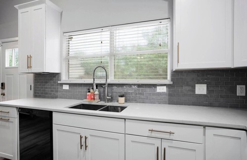 Chestnut House | This house is a 3 bedroom(s), 2 bathrooms, located in Austin, TX.