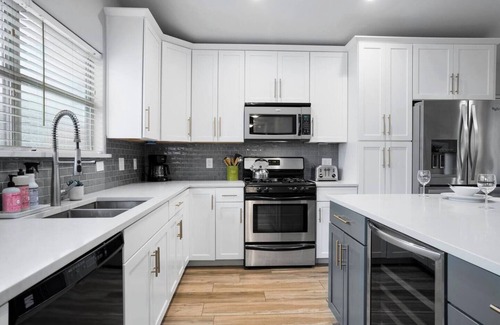 Chestnut House | This house is a 3 bedroom(s), 2 bathrooms, located in Austin, TX.