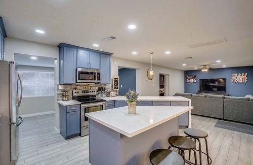 New Papago Parkway House | This house is a 4 bedroom(s), 3 bathrooms, located in Scottsdale, AZ.