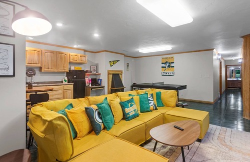 Green Bay House | This house is a 4 bedrooms, 2.5 bathrooms, located in Green Bay, WI.