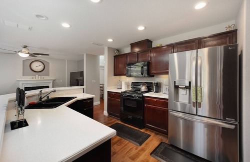 Antelope House | This house is a 4 bedroom(s), 3 bathrooms, located in Antelope, CA.