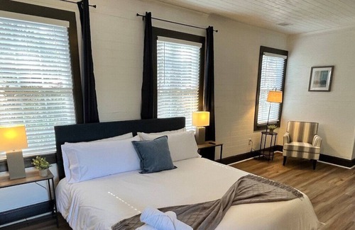 Rincon House | This house is a 4 bedroom(s), 2.5 bathrooms, located in Rincon, GA.