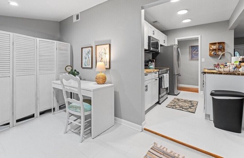 Lakeshore South House | This house is a 4 bedroom(s), 2 bathrooms, located in Jacksonville, FL.