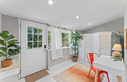 Lakeshore South House | This house is a 4 bedroom(s), 2 bathrooms, located in Jacksonville, FL.