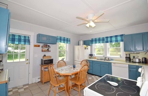 Narragansett House | This house is a 4 bedroom(s), 1 bathrooms, located in Narragansett, RI.