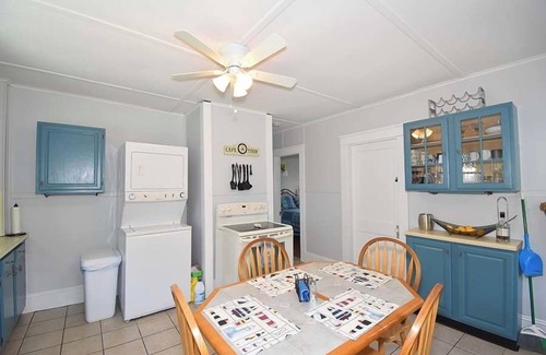 Narragansett House | This house is a 4 bedroom(s), 1 bathrooms, located in Narragansett, RI.