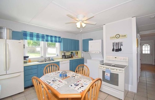 Narragansett House | This house is a 4 bedroom(s), 1 bathrooms, located in Narragansett, RI.
