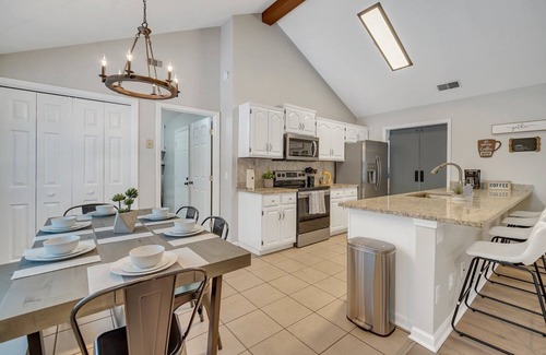 Richmond Hill House | This house is a 4 bedroom(s), 2 bathrooms, located in Richmond Hill, GA.