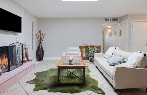 Paradise Hills Civic House | This house is a 5 bedroom(s), 3.5 bathrooms, located in Albuquerque, NM.