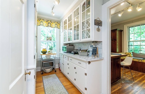 Lexington House | This house is a 5 bedroom(s), 4.5 bathrooms, located in Lexington, KY.