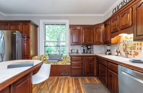 Lexington House | This house is a 5 bedroom(s), 4.5 bathrooms, located in Lexington, KY.