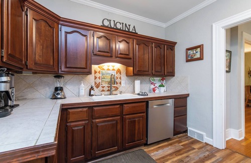 Lexington House | This house is a 5 bedroom(s), 4.5 bathrooms, located in Lexington, KY.