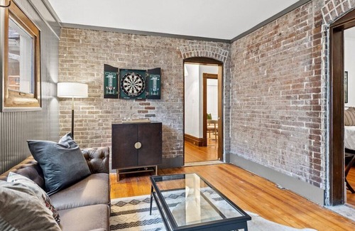 Northside District House | This house is a 5 bedroom(s), 3 bathrooms, located in Lexington, KY.