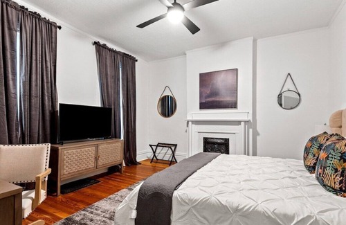 Northside District House | This house is a 5 bedroom(s), 3 bathrooms, located in Lexington, KY.