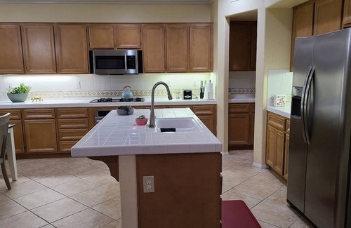 Eastvale House | This house is a 5 bedroom(s), 3 bathrooms, located in Eastvale , CA.