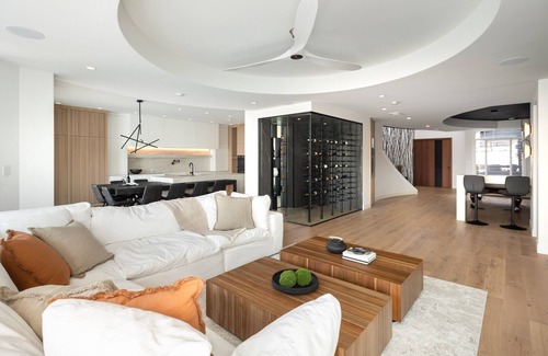 South Pandosy House | This house is a 6 bedroom(s), 3.5 bathrooms, located in Kelowna, BC.