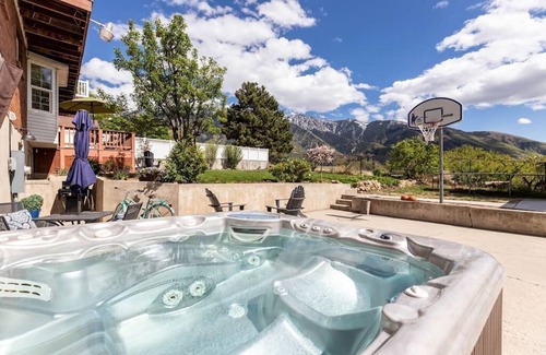 Sandy House | This house is a 7 bedroom(s), 4.5 bathrooms, located in Sandy, UT.
