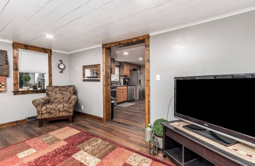 Lafayette County House | This house is a cozy escape in the rural neighborhood of Leadmine Wisconsin.