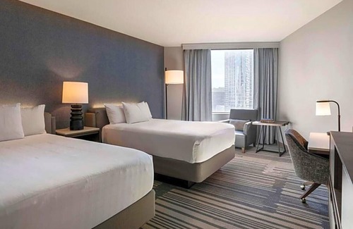 Downtown Houston Apartment | This Houston hotel features several on-site dining venues .