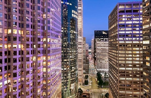Downtown Houston Apartment | This Houston hotel features several on-site dining venues .