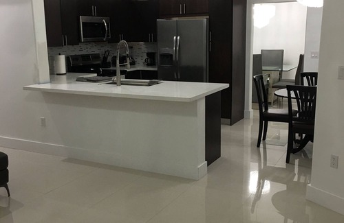 Tamiami House | This is a private Home, 4 Bedrooms, 3 Bathrooms Sleeps 8