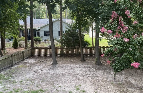 Ocean Pines House | This is it! Rancher central to beaches, pools, golf, casino! Fenced yard, Deck.