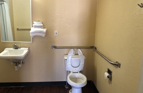 Willoughby House | This is mentor home inn & suites