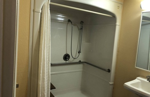 Willoughby House | This is mentor home inn & suites