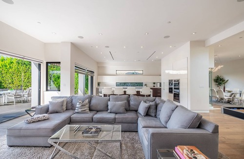 Greater Wilshire - Hancock Park House | This is new construction, 4,100 sqf house with 5 spacious bedrooms