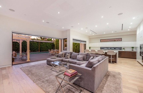 Greater Wilshire - Hancock Park House | This is new construction, 4,100 sqf house with 5 spacious bedrooms