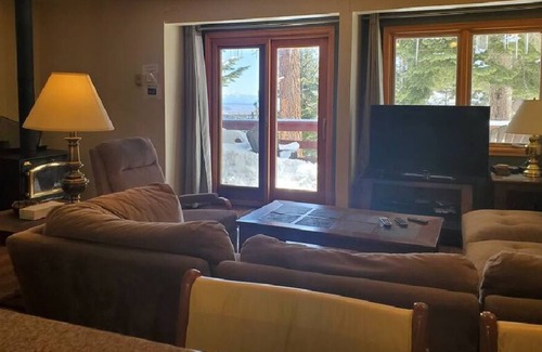 Mammoth Lakes Villa | This is the perfect location for your vacation.