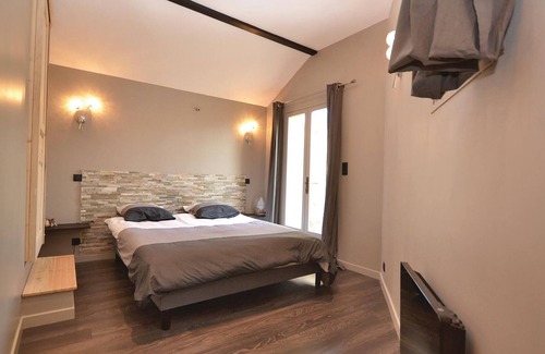 Tulette House | This magnificent villa in a very quiet and completely secluded location has a swimming pool and a pl