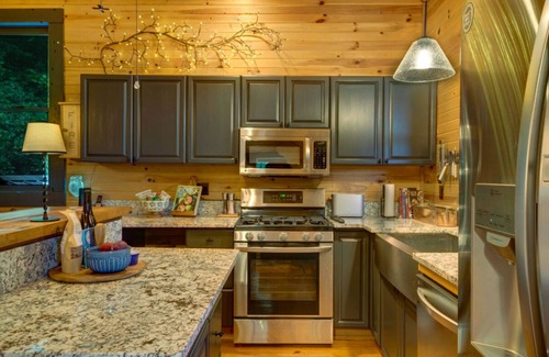 Blue Ridge Cabin | This Must Be The Place.Eclectic skyline retreat with a passionate lover's suite