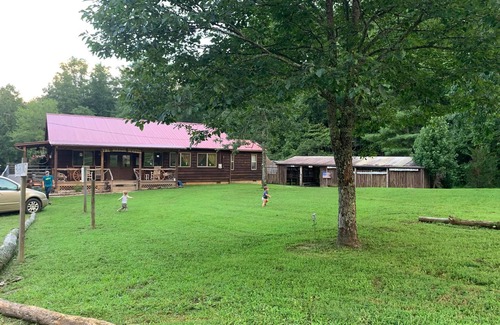 Unaka Cabin | THIS PROPERTY IS NOT FOR RENT BUT COULD NOT GET IT OFF VRBO
