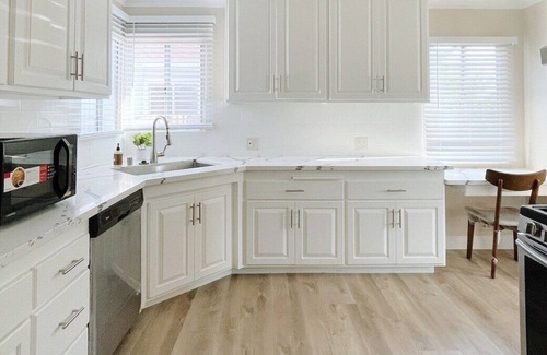 El Monte House | This stylish place to stay is perfect for group and family trips