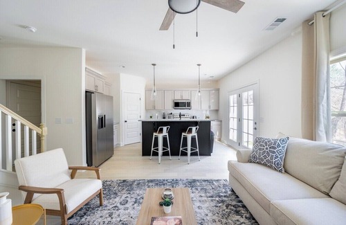 Lakewood House | This townhouse is a 0 bedroom(s), 2.5 bathrooms, located in Nashville, TN.