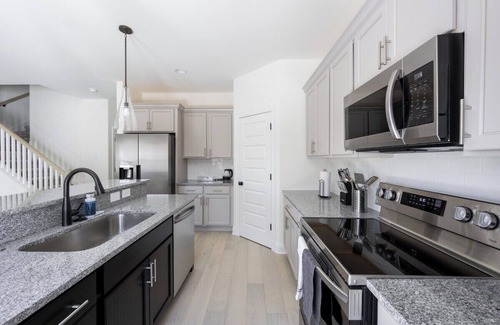 Lakewood House | This townhouse is a 0 bedroom(s), 2.5 bathrooms, located in Nashville, TN.